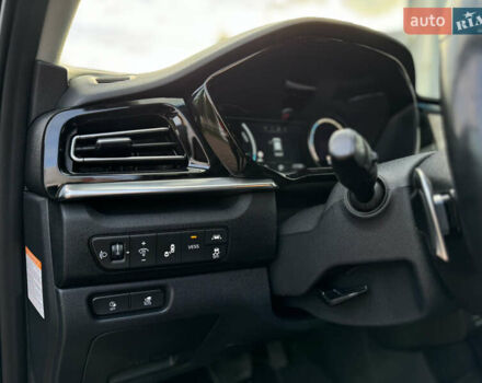 Серый Киа Niro, объемом двигателя 0 л и пробегом 117 тыс. км за 19300 $, фото 7 на Automoto.ua