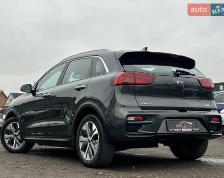 Серый Киа Niro, объемом двигателя 0 л и пробегом 107 тыс. км за 20903 $, фото 5 на Automoto.ua