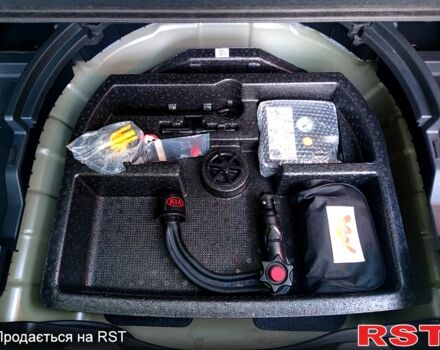 Серый Киа Niro, объемом двигателя 0 л и пробегом 72 тыс. км за 22000 $, фото 4 на Automoto.ua