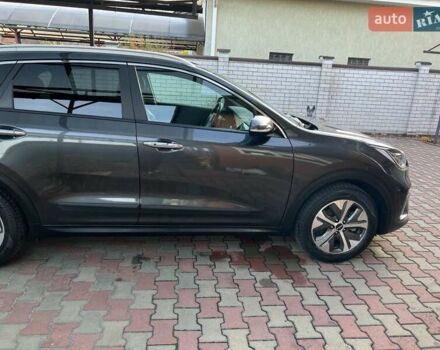 Серый Киа Niro, объемом двигателя 0 л и пробегом 106 тыс. км за 21700 $, фото 5 на Automoto.ua