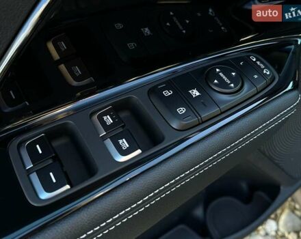 Серый Киа Niro, объемом двигателя 0 л и пробегом 54 тыс. км за 23900 $, фото 6 на Automoto.ua