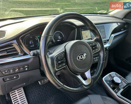 Серый Киа Niro, объемом двигателя 0 л и пробегом 200 тыс. км за 16900 $, фото 7 на Automoto.ua