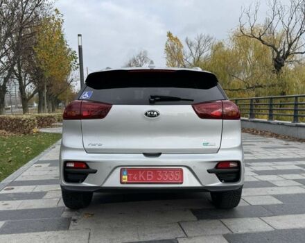 Сірий Кіа Niro, об'ємом двигуна 2 л та пробігом 101 тис. км за 19300 $, фото 2 на Automoto.ua