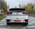 Сірий Кіа Niro, об'ємом двигуна 2 л та пробігом 101 тис. км за 19300 $, фото 2 на Automoto.ua
