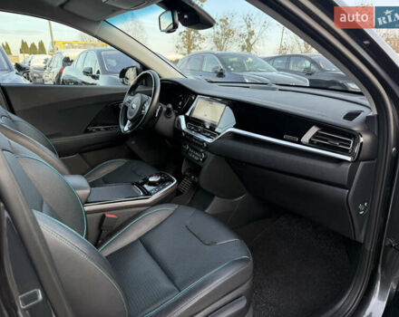 Сірий Кіа Niro, об'ємом двигуна 0 л та пробігом 97 тис. км за 22900 $, фото 92 на Automoto.ua