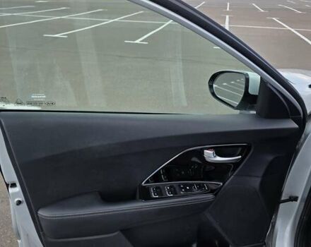 Серый Киа Niro, объемом двигателя 1.58 л и пробегом 55 тыс. км за 23500 $, фото 14 на Automoto.ua