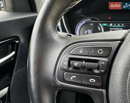 Сірий Кіа Niro, об'ємом двигуна 0 л та пробігом 141 тис. км за 17799 $, фото 50 на Automoto.ua