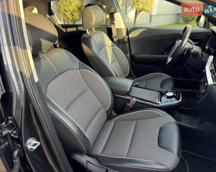 Серый Киа Niro, объемом двигателя 0 л и пробегом 117 тыс. км за 19300 $, фото 11 на Automoto.ua