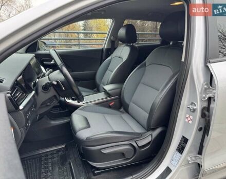 Сірий Кіа Niro, об'ємом двигуна 0 л та пробігом 101 тис. км за 19300 $, фото 20 на Automoto.ua