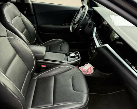 Серый Киа Niro, объемом двигателя 0 л и пробегом 77 тыс. км за 20990 $, фото 10 на Automoto.ua