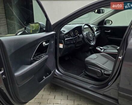 Серый Киа Niro, объемом двигателя 0 л и пробегом 153 тыс. км за 17950 $, фото 19 на Automoto.ua