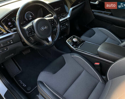 Серый Киа Niro, объемом двигателя 0 л и пробегом 59 тыс. км за 21299 $, фото 23 на Automoto.ua
