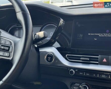 Серый Киа Niro, объемом двигателя 0 л и пробегом 88 тыс. км за 22250 $, фото 7 на Automoto.ua