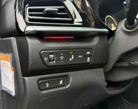 Сірий Кіа Niro, об'ємом двигуна 0 л та пробігом 50 тис. км за 22300 $, фото 50 на Automoto.ua