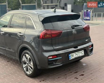 Серый Киа Niro, объемом двигателя 0 л и пробегом 77 тыс. км за 20990 $, фото 6 на Automoto.ua