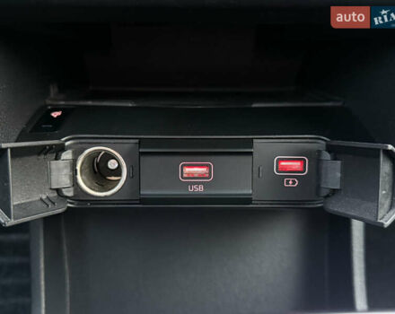 Сірий Кіа Niro, об'ємом двигуна 0 л та пробігом 97 тис. км за 22900 $, фото 63 на Automoto.ua