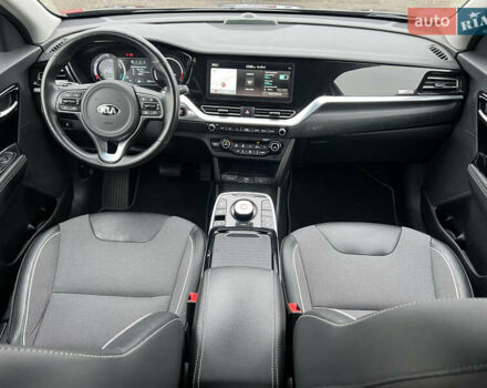 Серый Киа Niro, объемом двигателя 0 л и пробегом 107 тыс. км за 20903 $, фото 45 на Automoto.ua