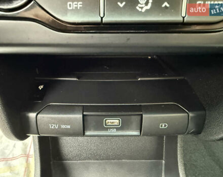 Сірий Кіа Niro, об'ємом двигуна 0 л та пробігом 50 тис. км за 22300 $, фото 78 на Automoto.ua