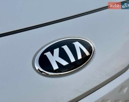 Киа Niro 2021 в Бердичеве на Automoto.ua Серый Киа Niro, объемом двигателя 0 л и пробегом 70 тыс. км за 21350 $, фото 28 на Automoto.ua