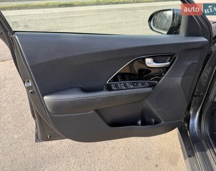 Сірий Кіа Niro, об'ємом двигуна 0 л та пробігом 88 тис. км за 21700 $, фото 27 на Automoto.ua