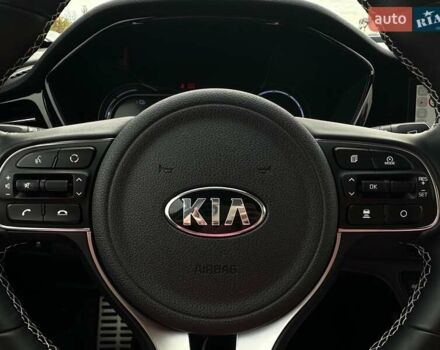 Серый Киа Niro, объемом двигателя 0 л и пробегом 62 тыс. км за 24600 $, фото 45 на Automoto.ua