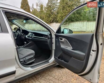 Сірий Кіа Niro, об'ємом двигуна 1.58 л та пробігом 115 тис. км за 19800 $, фото 15 на Automoto.ua