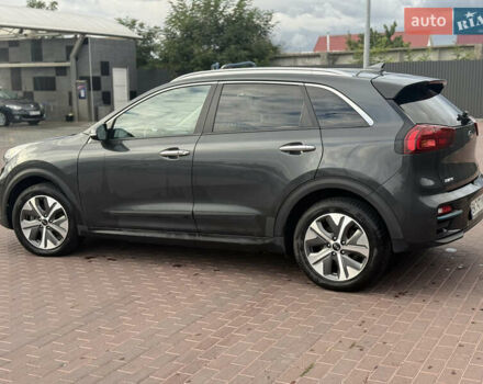 Серый Киа Niro, объемом двигателя 0 л и пробегом 77 тыс. км за 20990 $, фото 5 на Automoto.ua