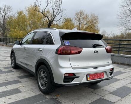 Сірий Кіа Niro, об'ємом двигуна 2 л та пробігом 101 тис. км за 19300 $, фото 3 на Automoto.ua