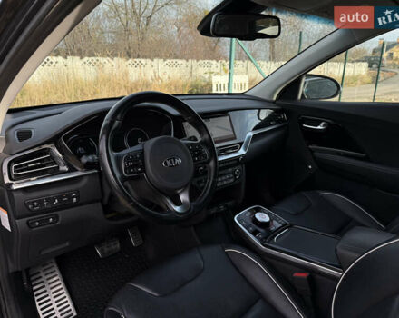 Серый Киа Niro, объемом двигателя 0 л и пробегом 82 тыс. км за 22900 $, фото 35 на Automoto.ua