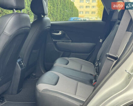 Сірий Кіа Niro, об'ємом двигуна 0 л та пробігом 141 тис. км за 17799 $, фото 35 на Automoto.ua