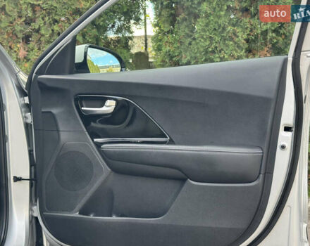 Сірий Кіа Niro, об'ємом двигуна 0 л та пробігом 141 тис. км за 17799 $, фото 36 на Automoto.ua