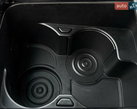 Серый Киа Niro, объемом двигателя 0 л и пробегом 82 тыс. км за 22900 $, фото 66 на Automoto.ua