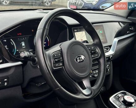 Серый Киа Niro, объемом двигателя 0 л и пробегом 107 тыс. км за 20903 $, фото 20 на Automoto.ua