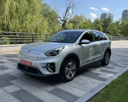 Серый Киа Niro, объемом двигателя 2 л и пробегом 98 тыс. км за 19200 $, фото 6 на Automoto.ua