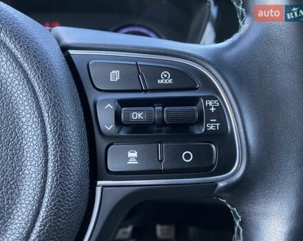 Серый Киа Niro, объемом двигателя 0 л и пробегом 67 тыс. км за 23400 $, фото 6 на Automoto.ua
