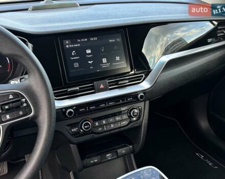 Серый Киа Niro, объемом двигателя 0 л и пробегом 52 тыс. км за 20750 $, фото 20 на Automoto.ua