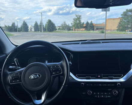 Серый Киа Niro, объемом двигателя 0 л и пробегом 102 тыс. км за 19200 $, фото 8 на Automoto.ua