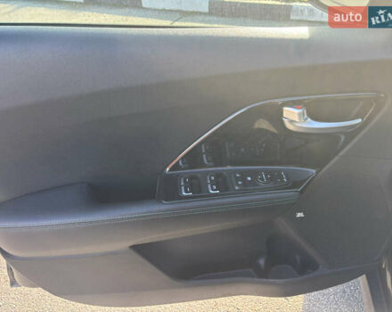 Серый Киа Niro, объемом двигателя 0 л и пробегом 200 тыс. км за 16900 $, фото 6 на Automoto.ua