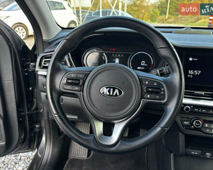 Сірий Кіа Niro, об'ємом двигуна 0 л та пробігом 50 тис. км за 19999 $, фото 16 на Automoto.ua