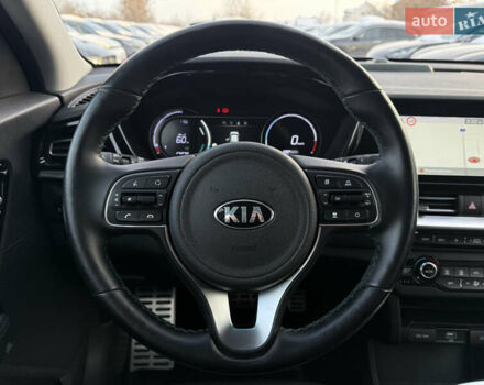 Сірий Кіа Niro, об'ємом двигуна 0 л та пробігом 97 тис. км за 22900 $, фото 39 на Automoto.ua