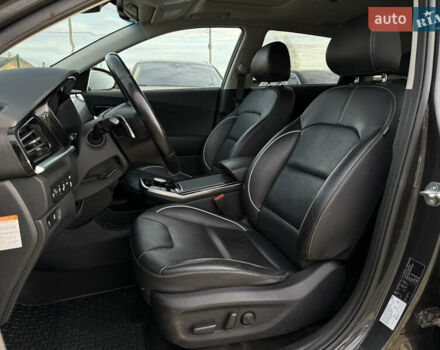 Серый Киа Niro, объемом двигателя 0 л и пробегом 82 тыс. км за 22900 $, фото 39 на Automoto.ua