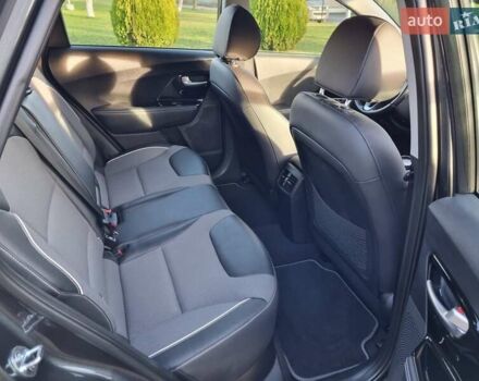 Серый Киа Niro, объемом двигателя 0 л и пробегом 121 тыс. км за 18750 $, фото 25 на Automoto.ua