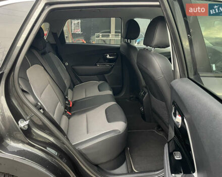 Сірий Кіа Niro, об'ємом двигуна 0 л та пробігом 52 тис. км за 22999 $, фото 66 на Automoto.ua