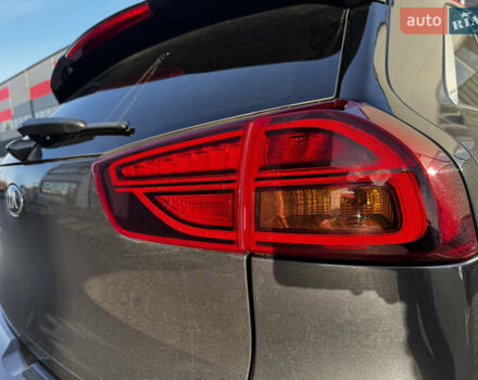 Серый Киа Niro, объемом двигателя 0 л и пробегом 86 тыс. км за 23400 $, фото 72 на Automoto.ua