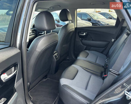 Сірий Кіа Niro, об'ємом двигуна 0 л та пробігом 50 тис. км за 19999 $, фото 24 на Automoto.ua