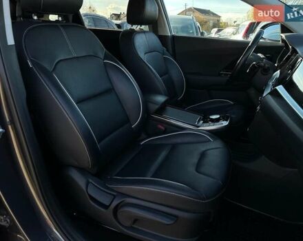 Сірий Кіа Niro, об'ємом двигуна 0 л та пробігом 100 тис. км за 21900 $, фото 85 на Automoto.ua