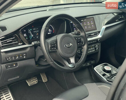 Сірий Кіа Niro, об'ємом двигуна 0 л та пробігом 52 тис. км за 22999 $, фото 48 на Automoto.ua