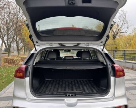 Сірий Кіа Niro, об'ємом двигуна 2 л та пробігом 101 тис. км за 19300 $, фото 17 на Automoto.ua