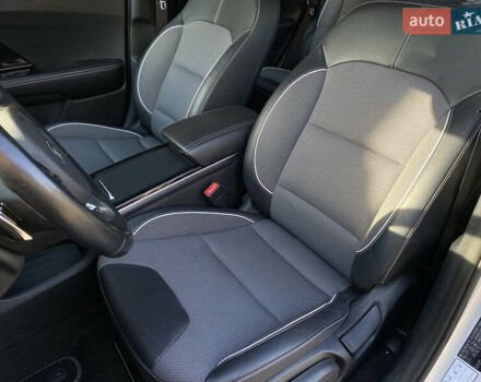 Серый Киа Niro, объемом двигателя 0 л и пробегом 59 тыс. км за 21299 $, фото 19 на Automoto.ua