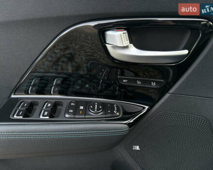 Сірий Кіа Niro, об'ємом двигуна 0 л та пробігом 97 тис. км за 22900 $, фото 28 на Automoto.ua